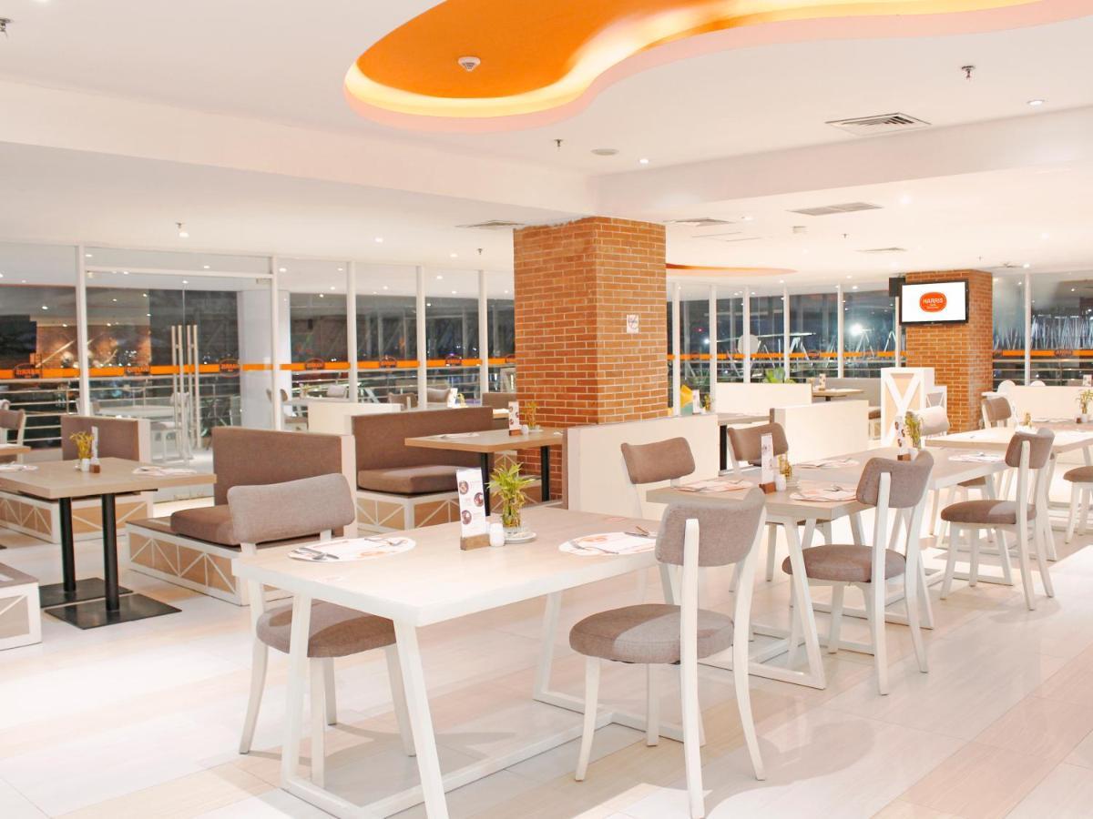 Harris Hotel Самарінда Екстер'єр фото